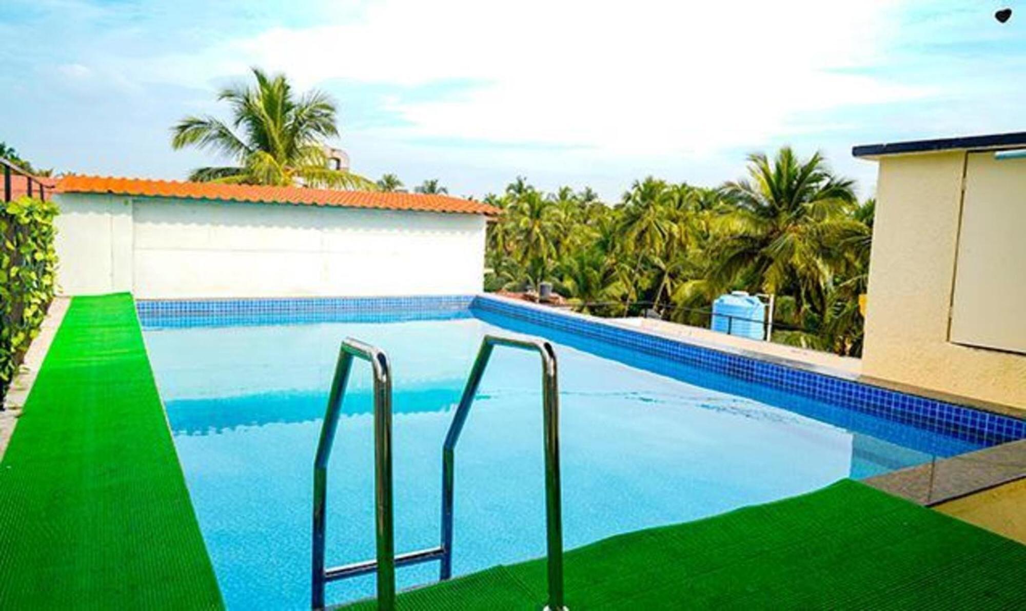 Hotel Fabexpress Paroza 3*
