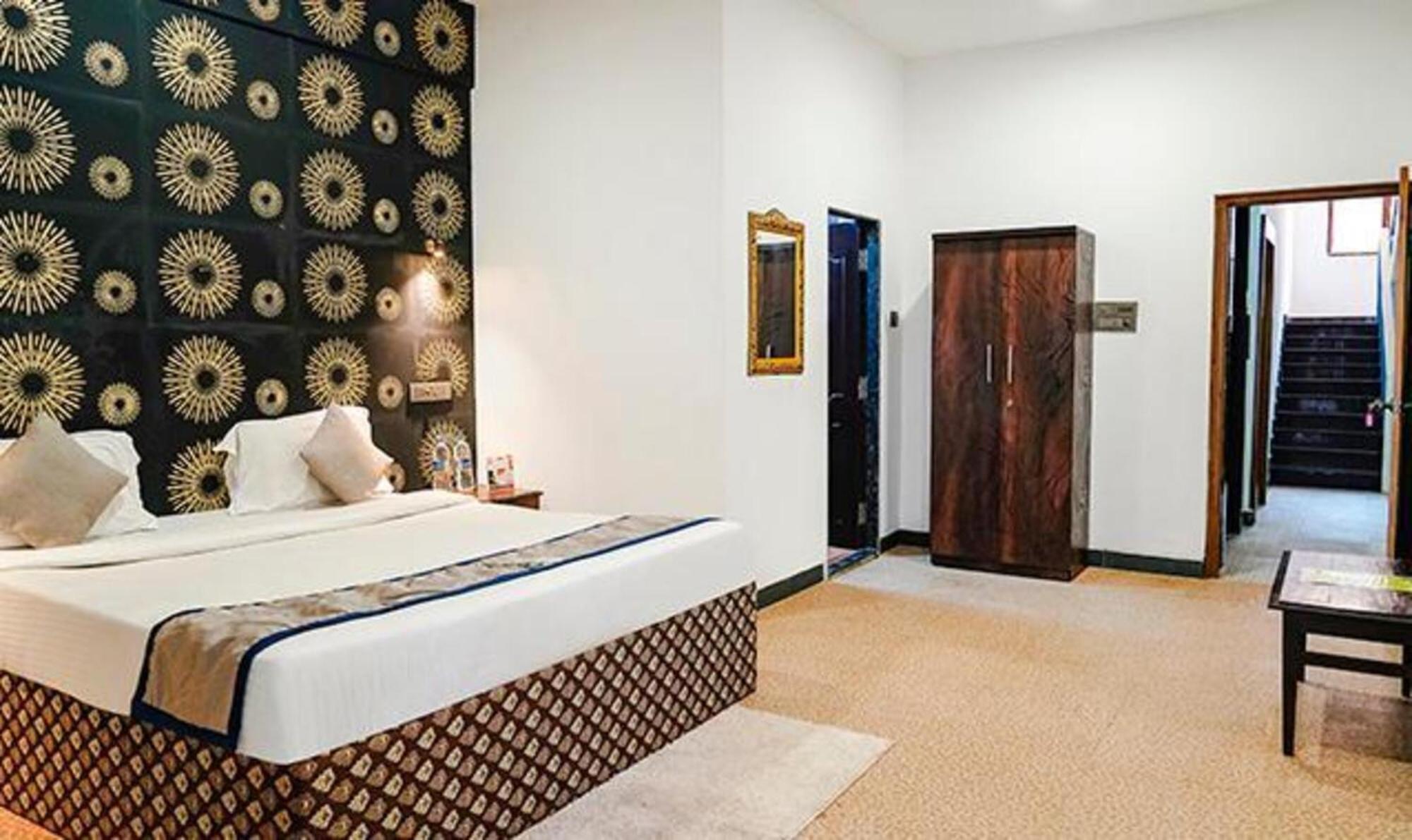 Hotel Fabexpress Paroza Calangute