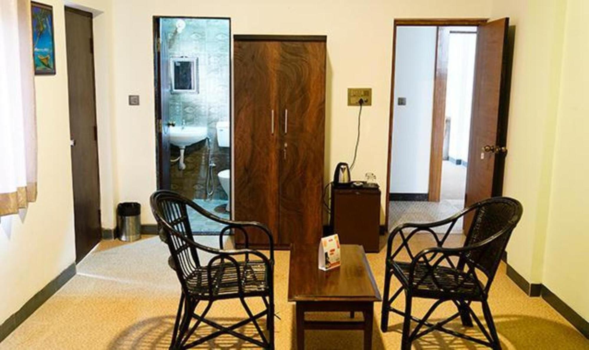 Hotel Fabexpress Paroza