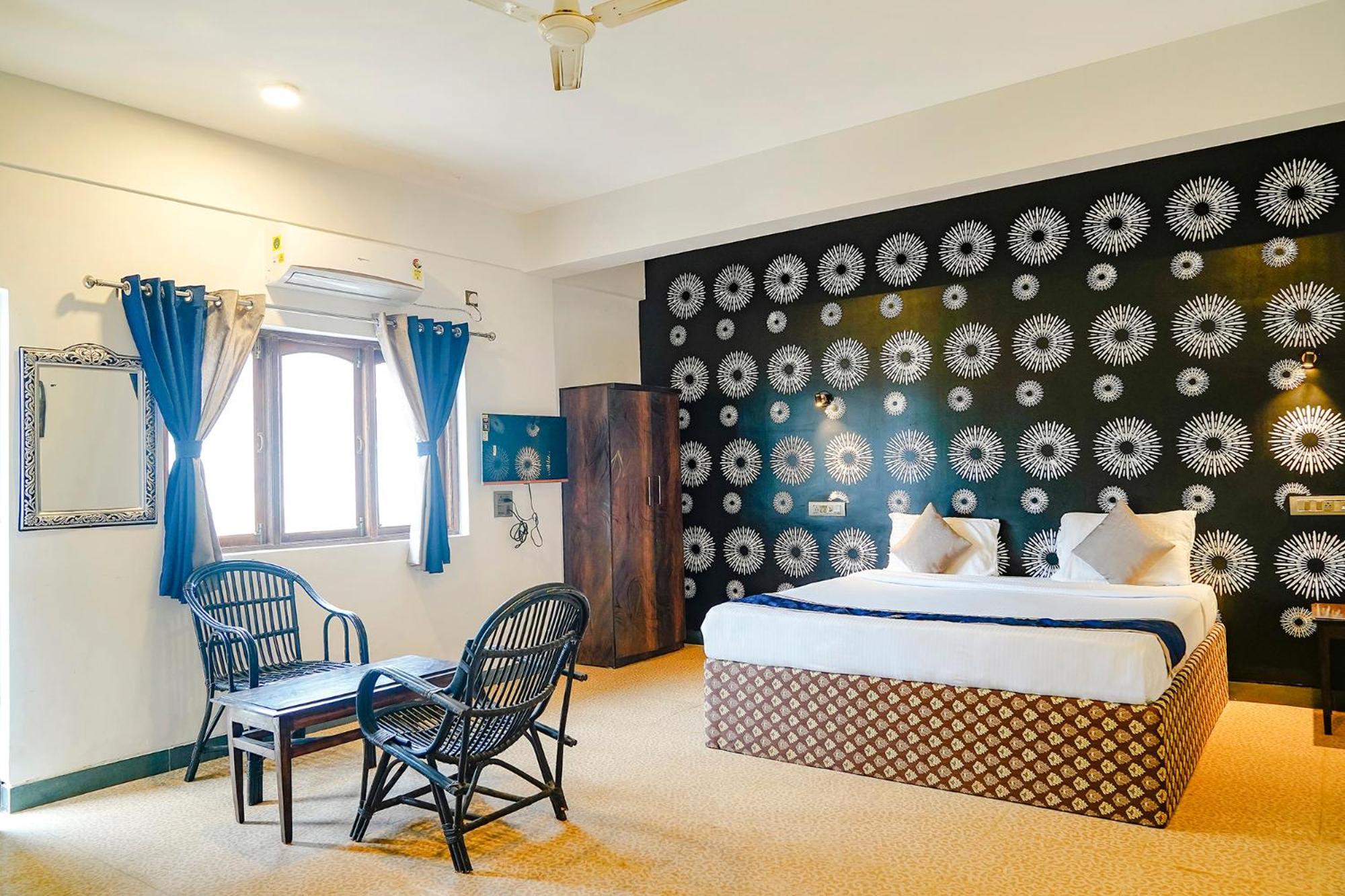 Fabexpress Paroza Hotel 3*