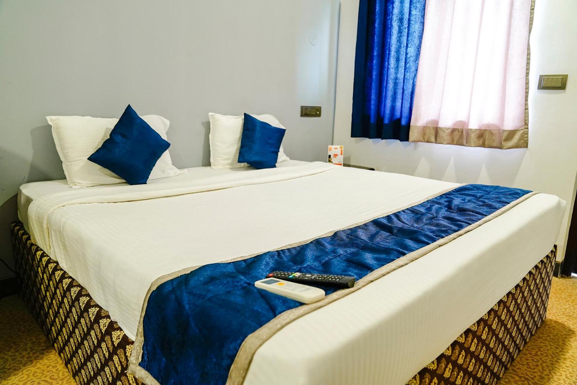 Hotel Fabexpress Paroza 3*